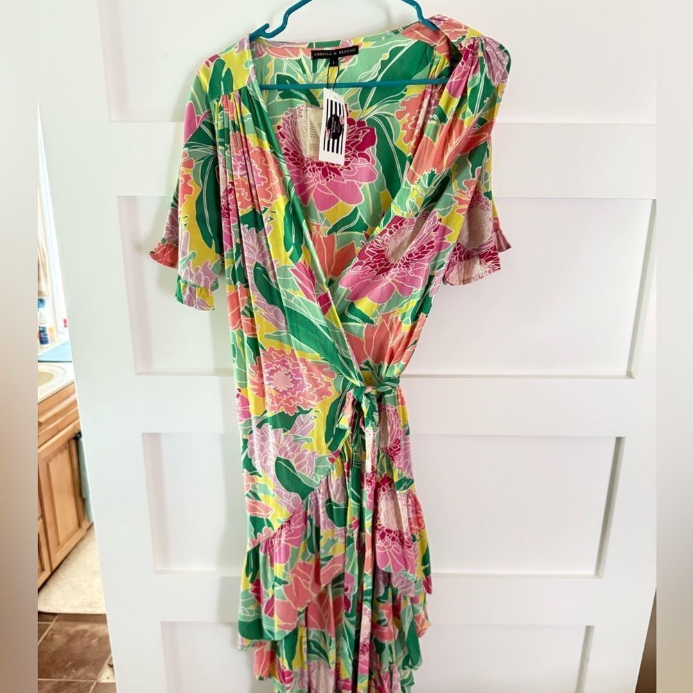 America and Beyond Long Beach Beauty Wrap Floral Dress with Ruffle Sleeves